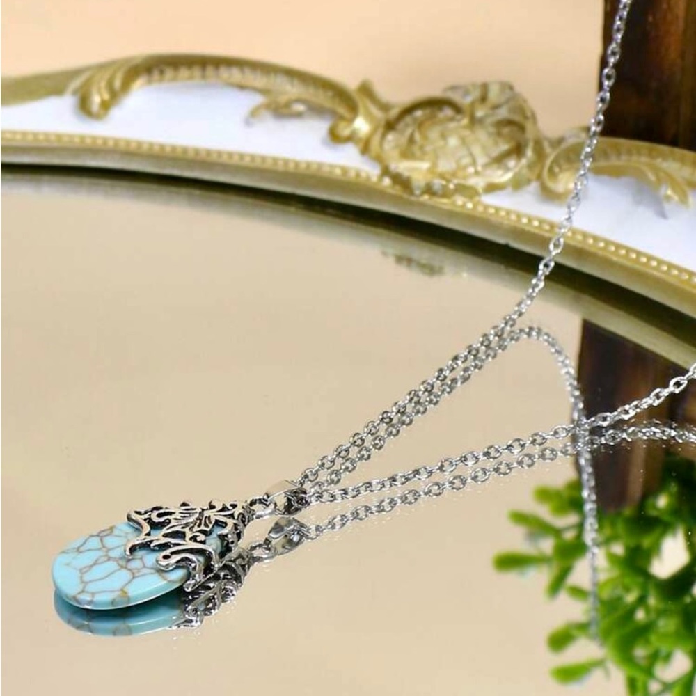 💕💕Turquoise oval pendent necklace.